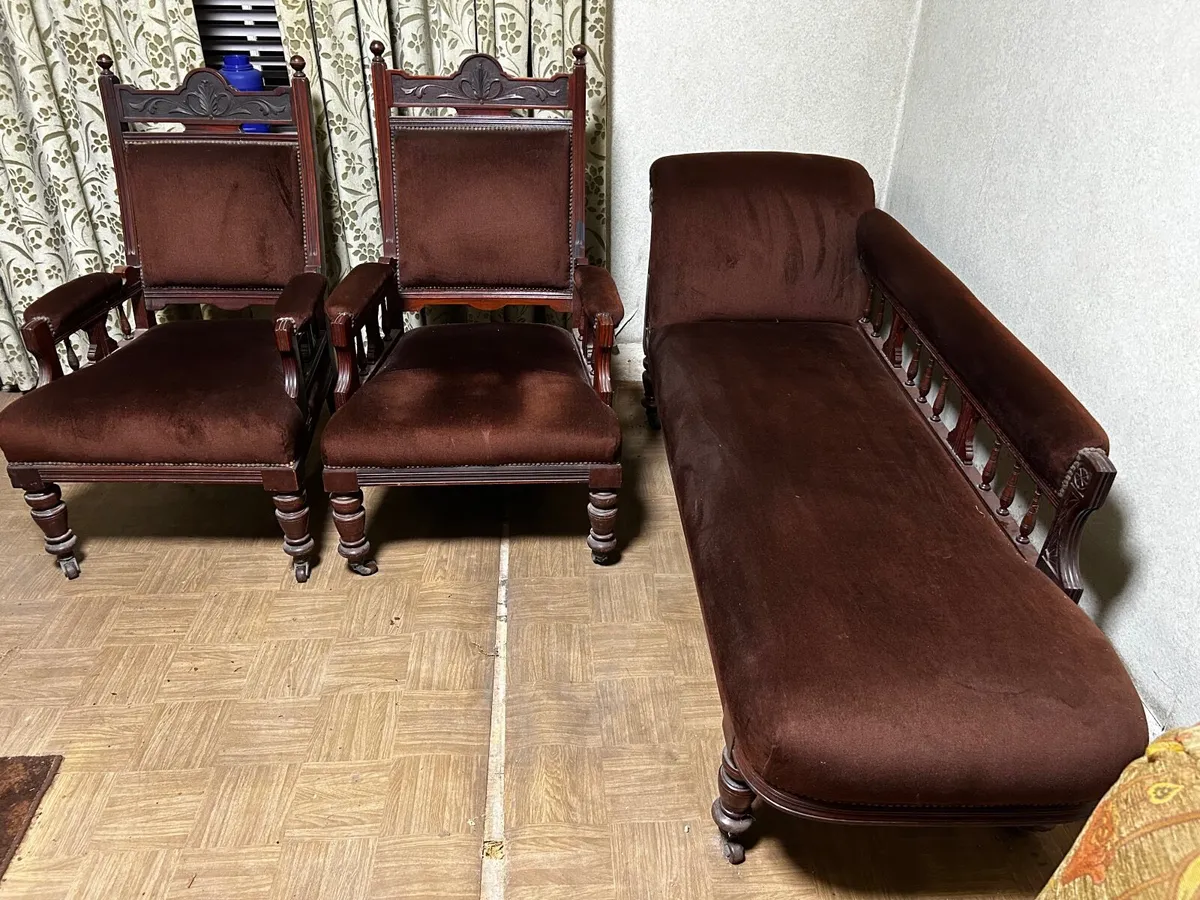 Chaise Longue Two armchairs and four chairs - Image 1