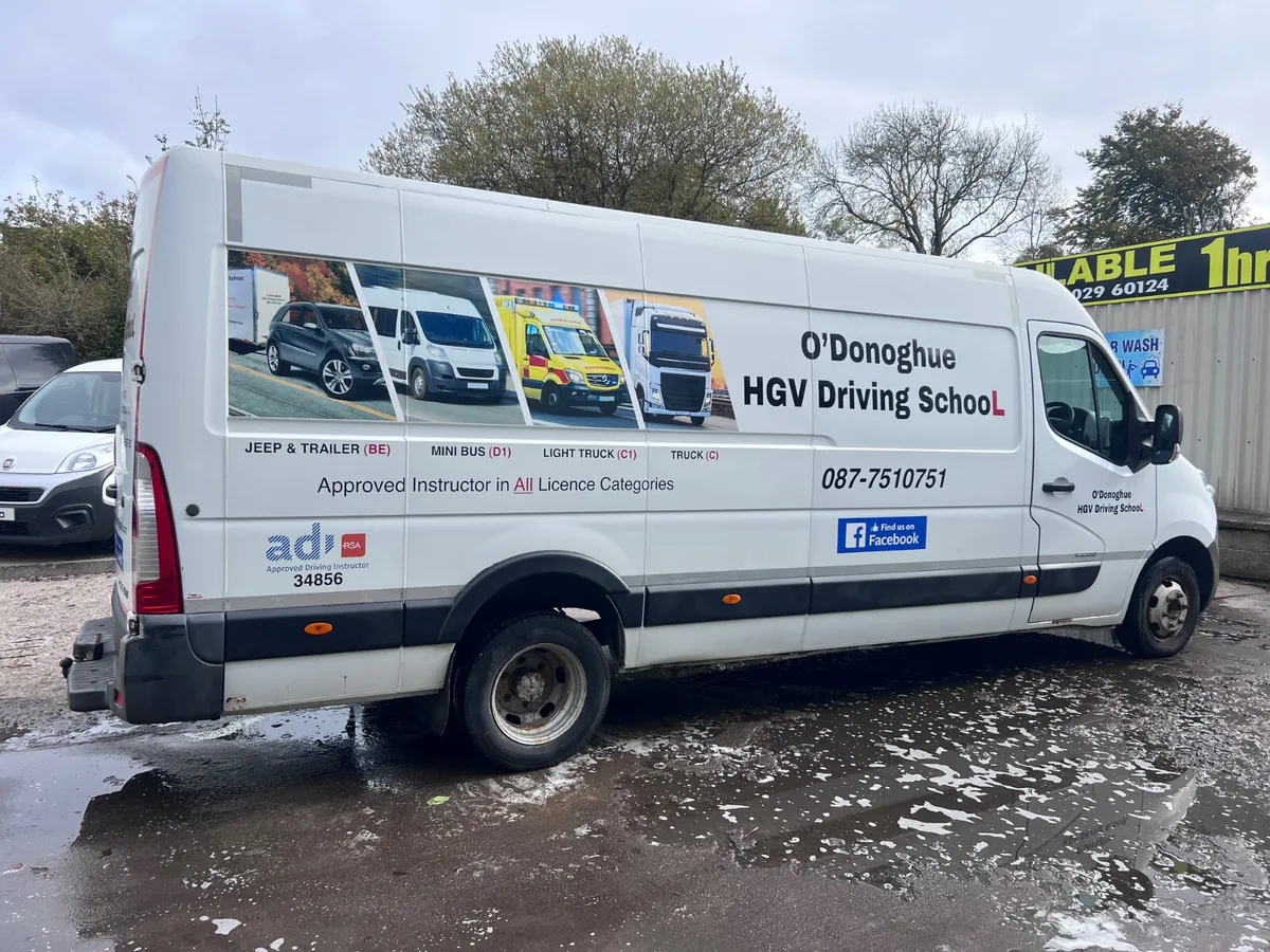 Renault Master 2011 - Image 2
