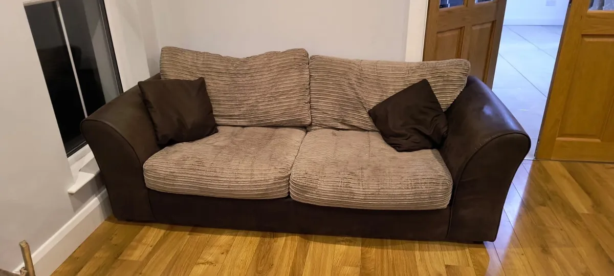 2 sofas - Image 1
