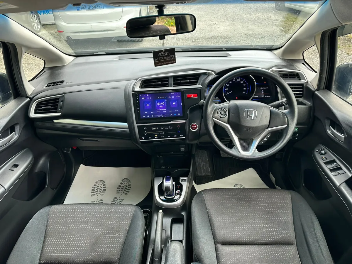 HONDA FIT 2015 1.5 HYRBID AUTOMATIC - Image 4