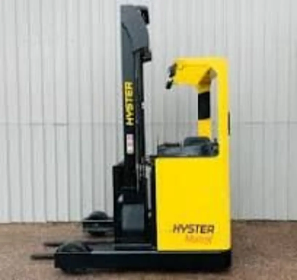 HYSTER R1.6 REACH TRUCK