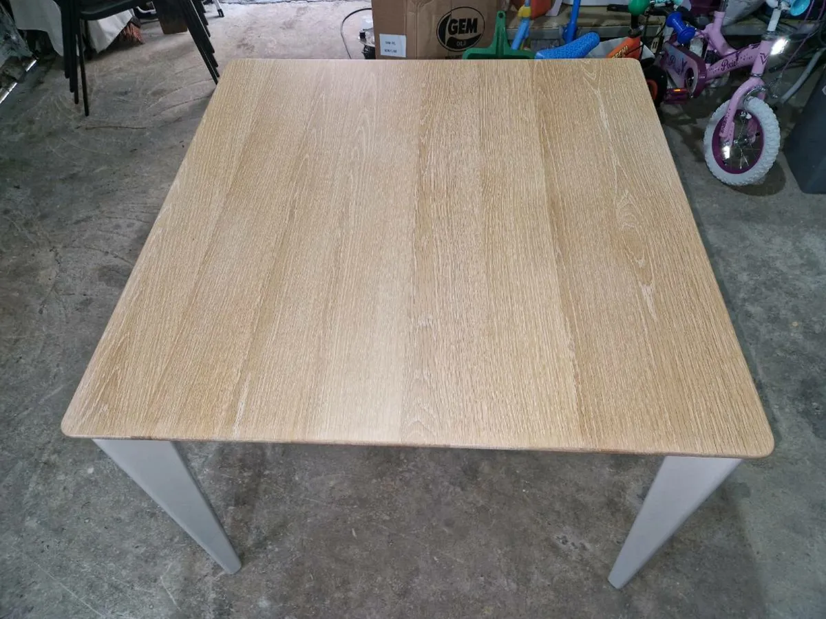 Kitchen table - Image 1