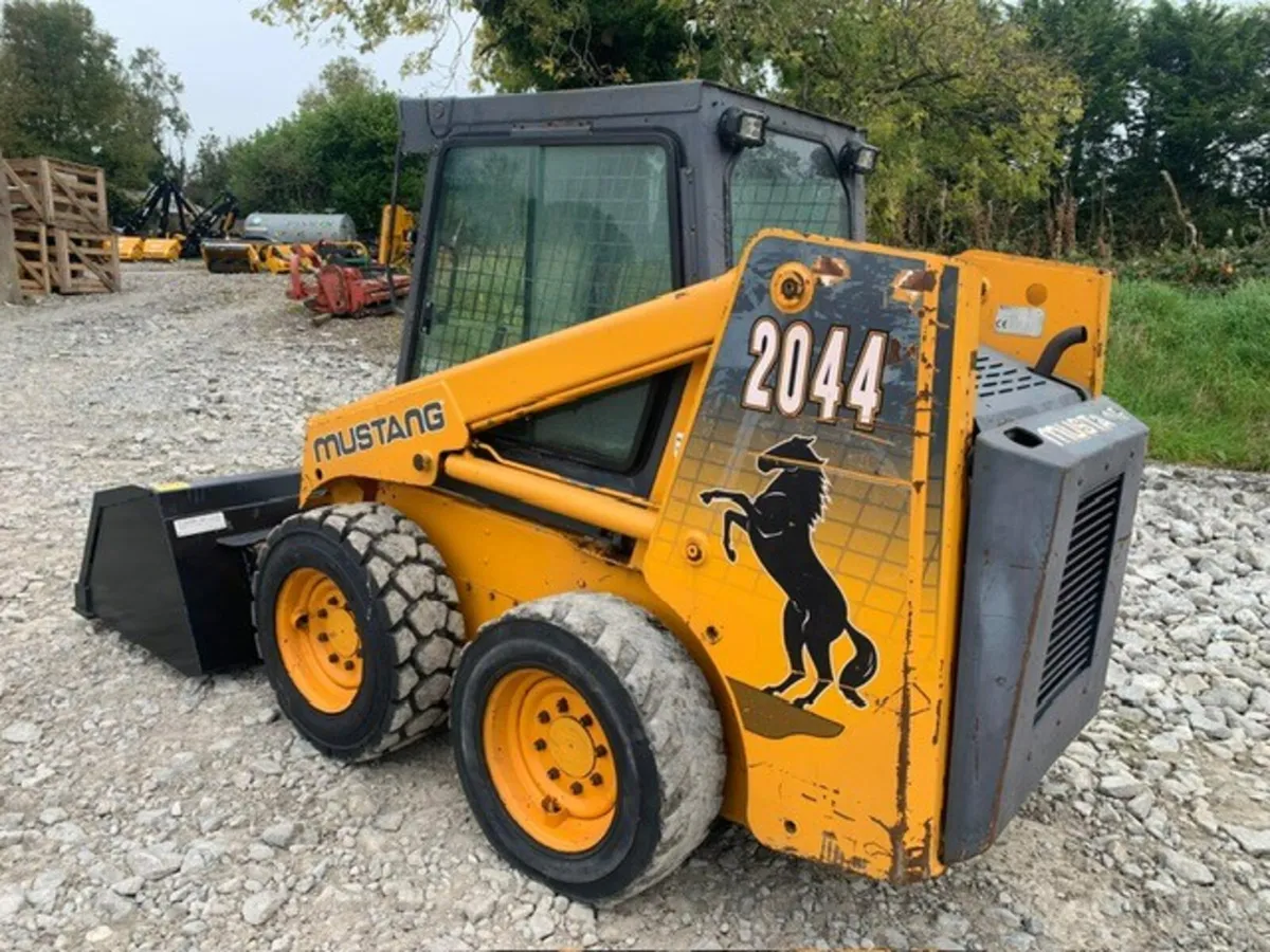 MUSTANG 2044 SKIDSTEER - Image 1
