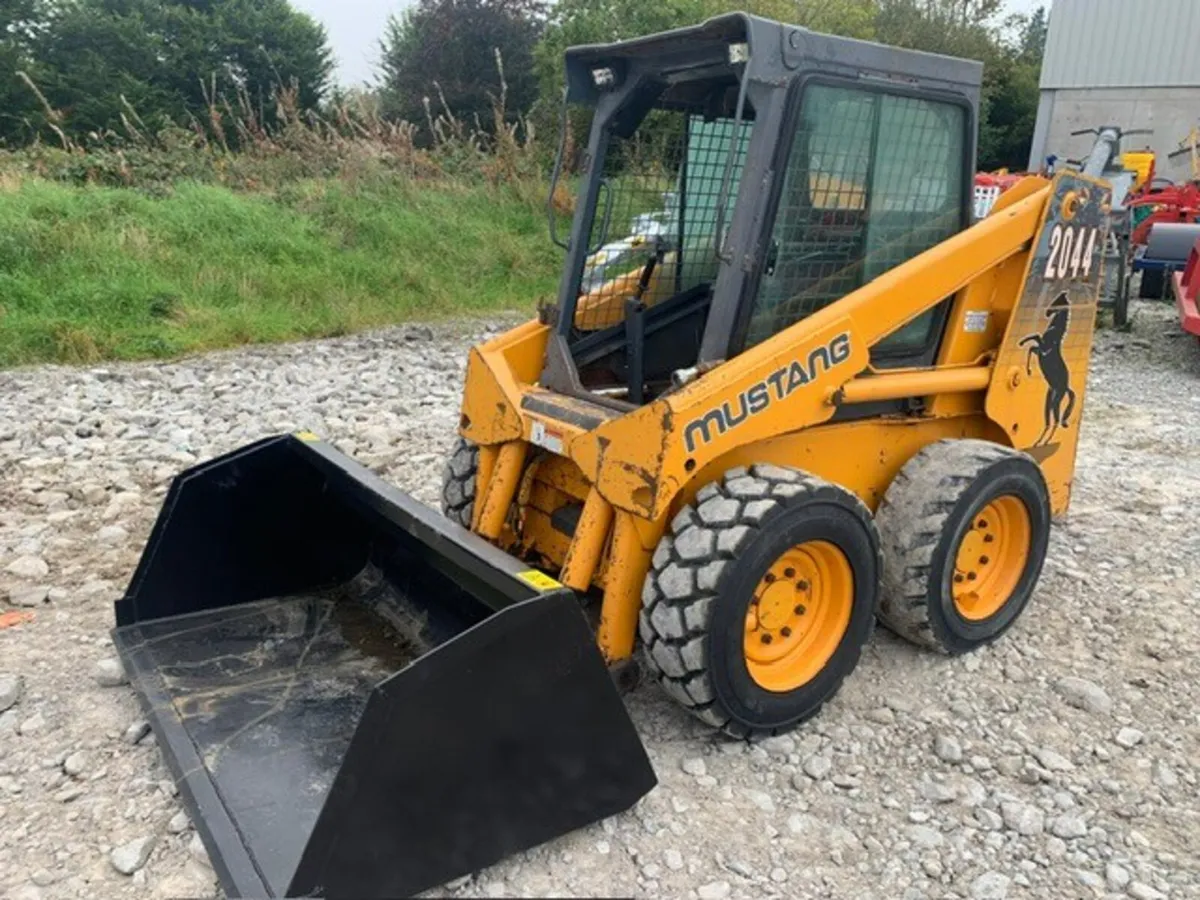 MUSTANG 2044 SKIDSTEER - Image 3