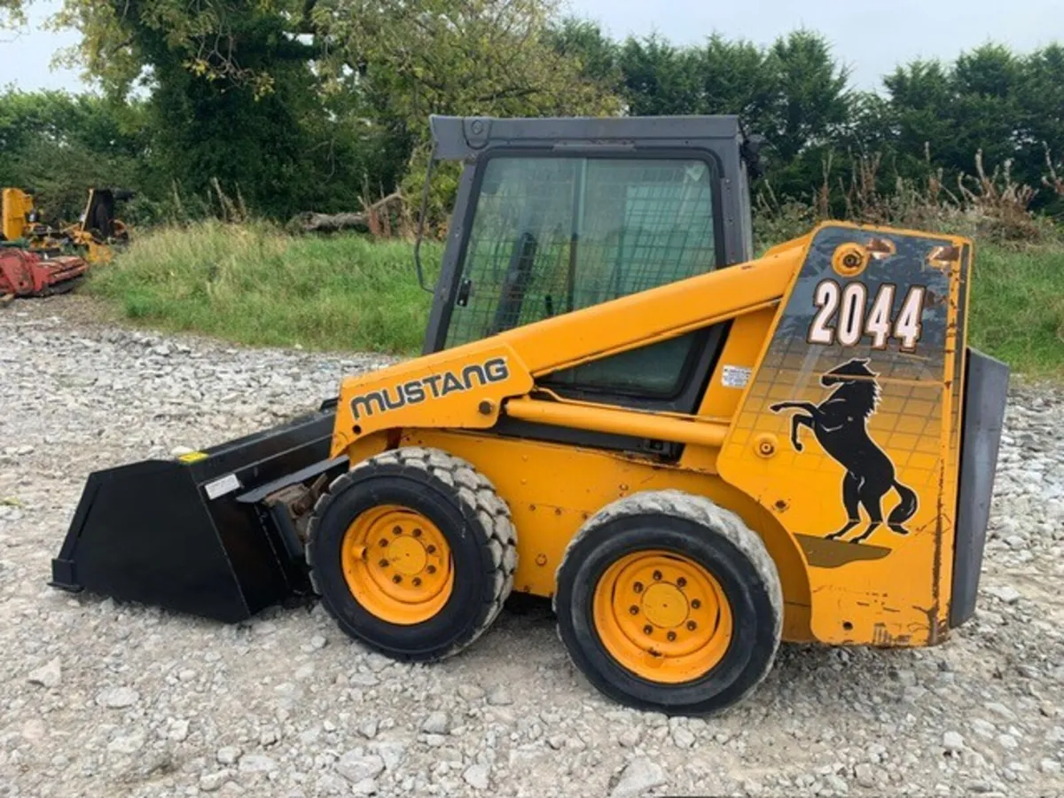 MUSTANG 2044 SKIDSTEER - Image 2