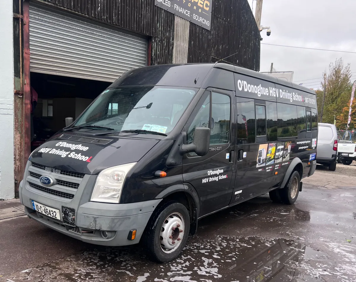 Ford Transit 2010 mini bus - Image 4