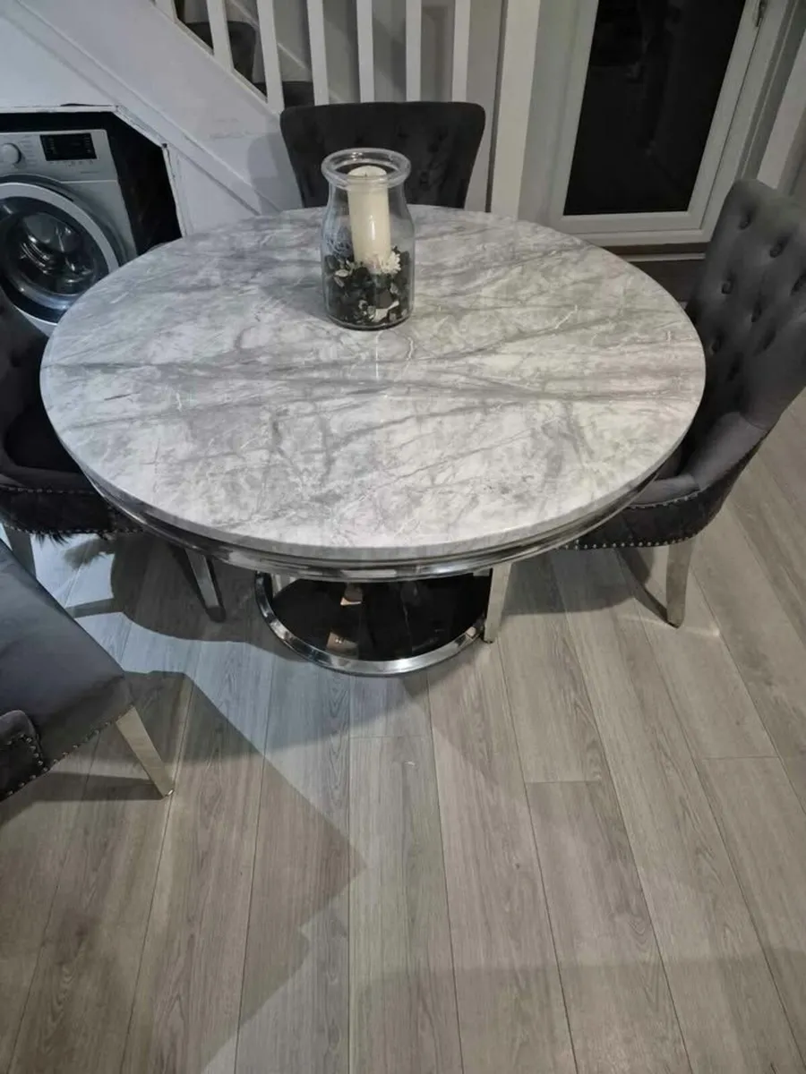 Round Marble table and chairs - Image 4