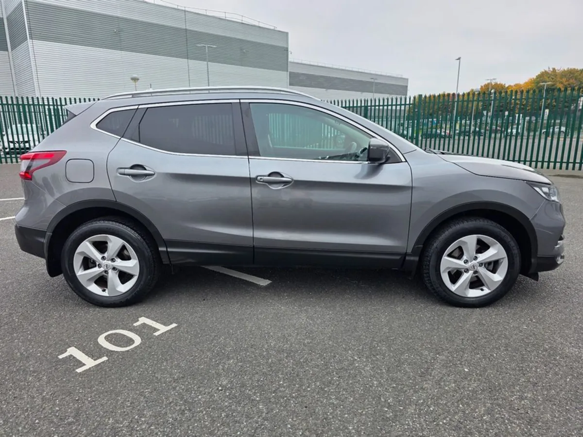 Nissan Qashqai 1.3 PETROL, LOW MILEAGE, PAN ROOF, - Image 2