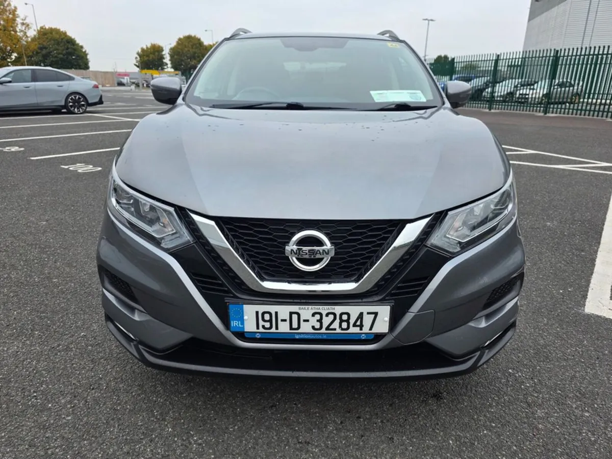 Nissan Qashqai 1.3 PETROL, LOW MILEAGE, PAN ROOF, - Image 3