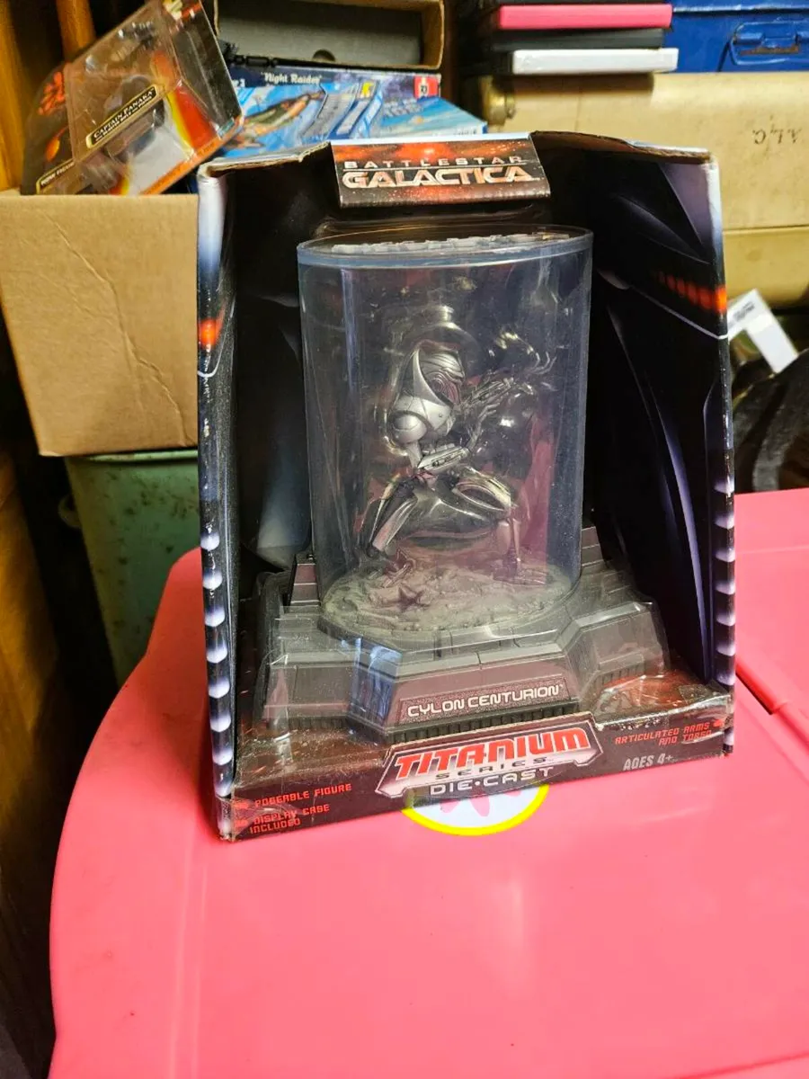 Battlestar Galactia Cylon Centurion Titanium - Image 1