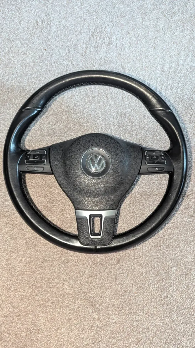 Mk6 Golf/B7 Passat Steering wheel - Image 1