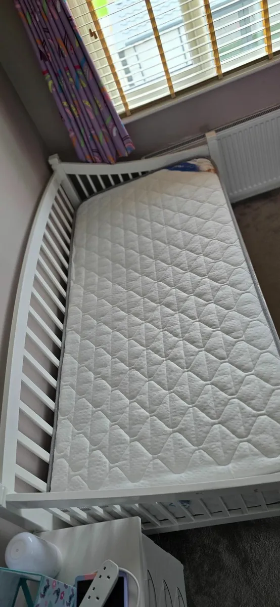 Single day bed for child/adult - optional mattress - Image 3