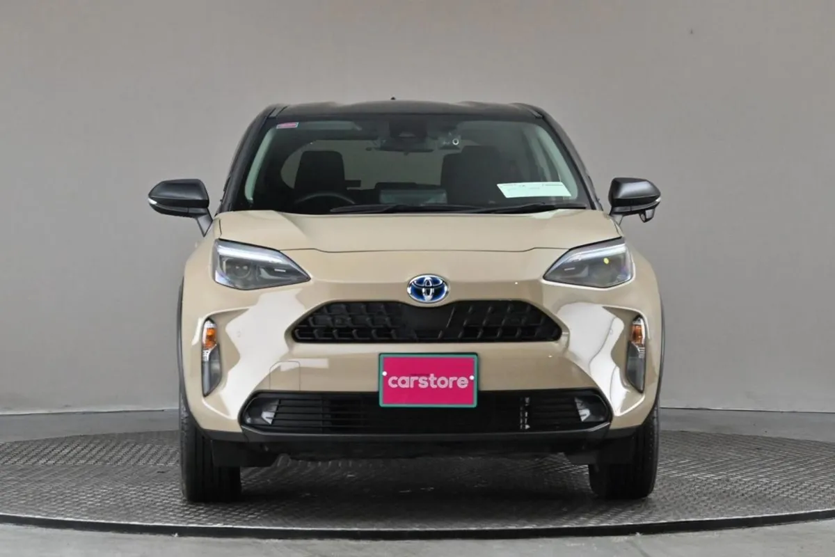 Toyota Yaris Cross 1.5 Hybrid  bi-tone Roof 9 and - Image 2