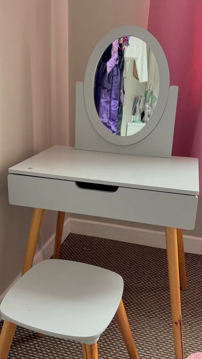 Child’s vanity unit and stool