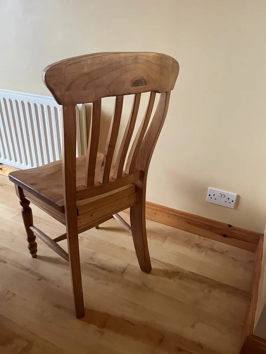 Pine dining table and 6 chairs - Image 2