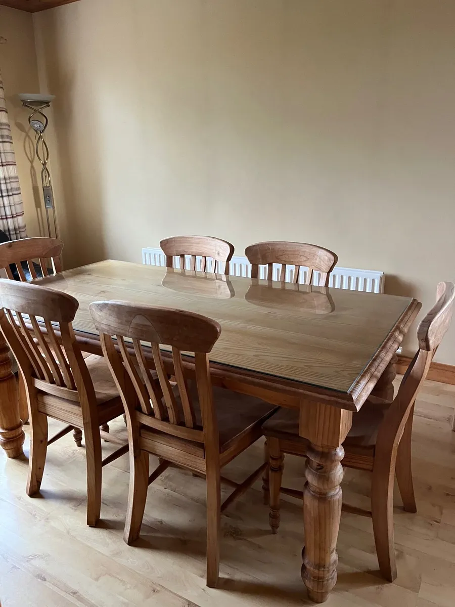 Pine dining table and 6 chairs - Image 1