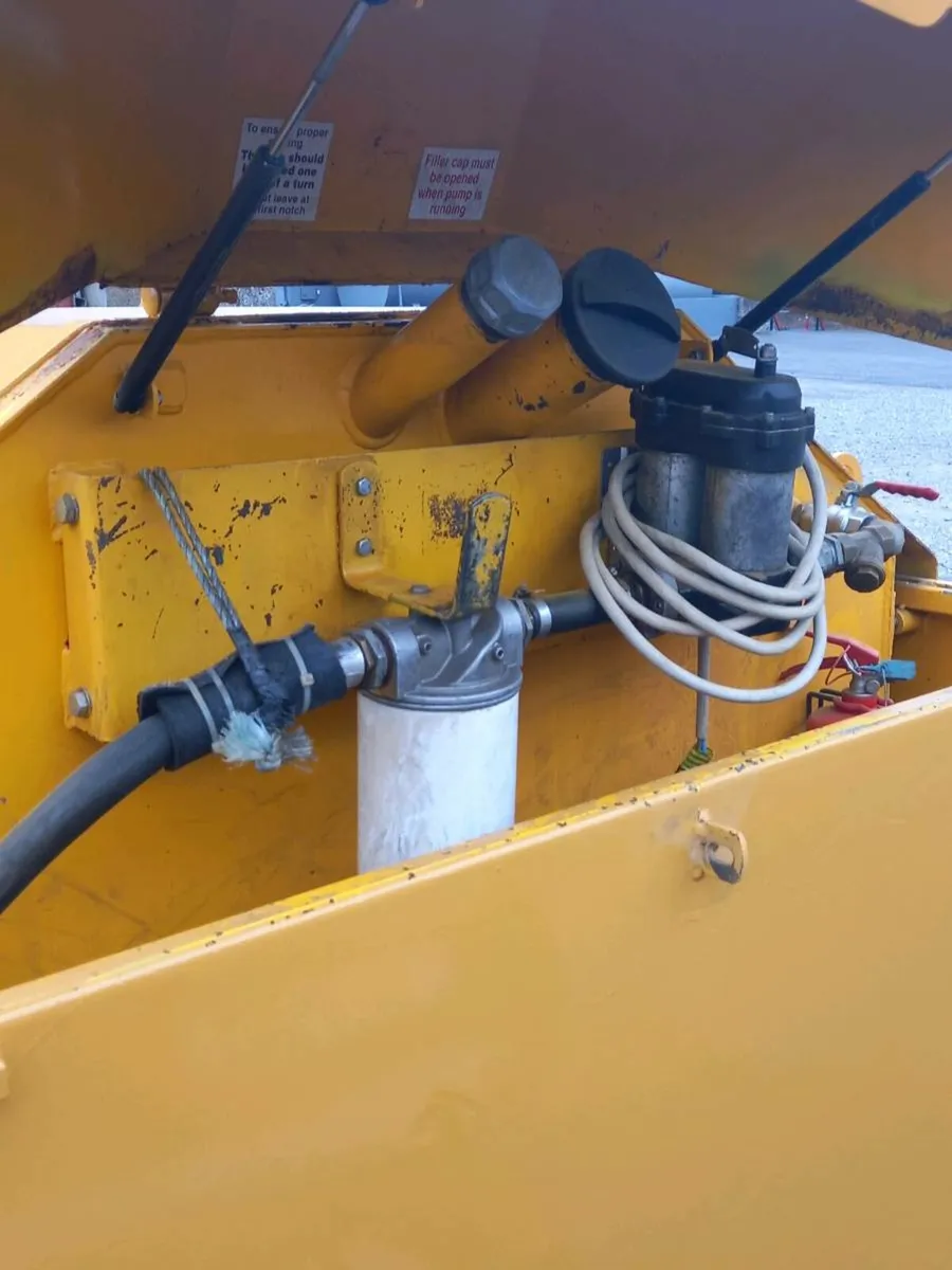 Fuel bowser bunded 400 gallon - Image 4
