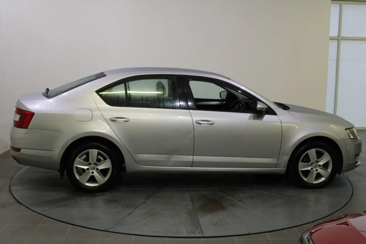 Skoda Octavia 1.6 TDI SE 105HP - Image 4