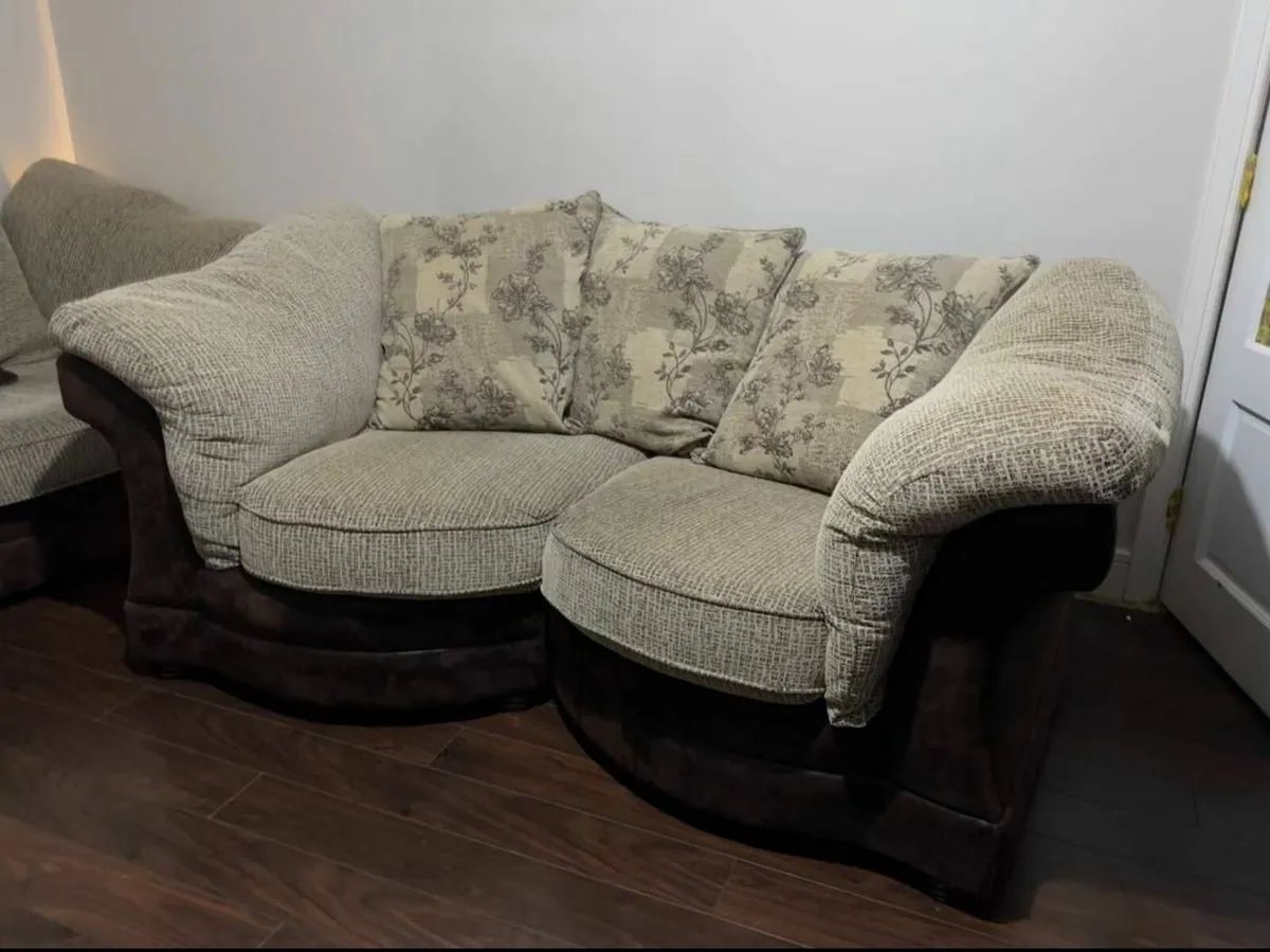 2 Sofas (2-Seaters each) - Image 3