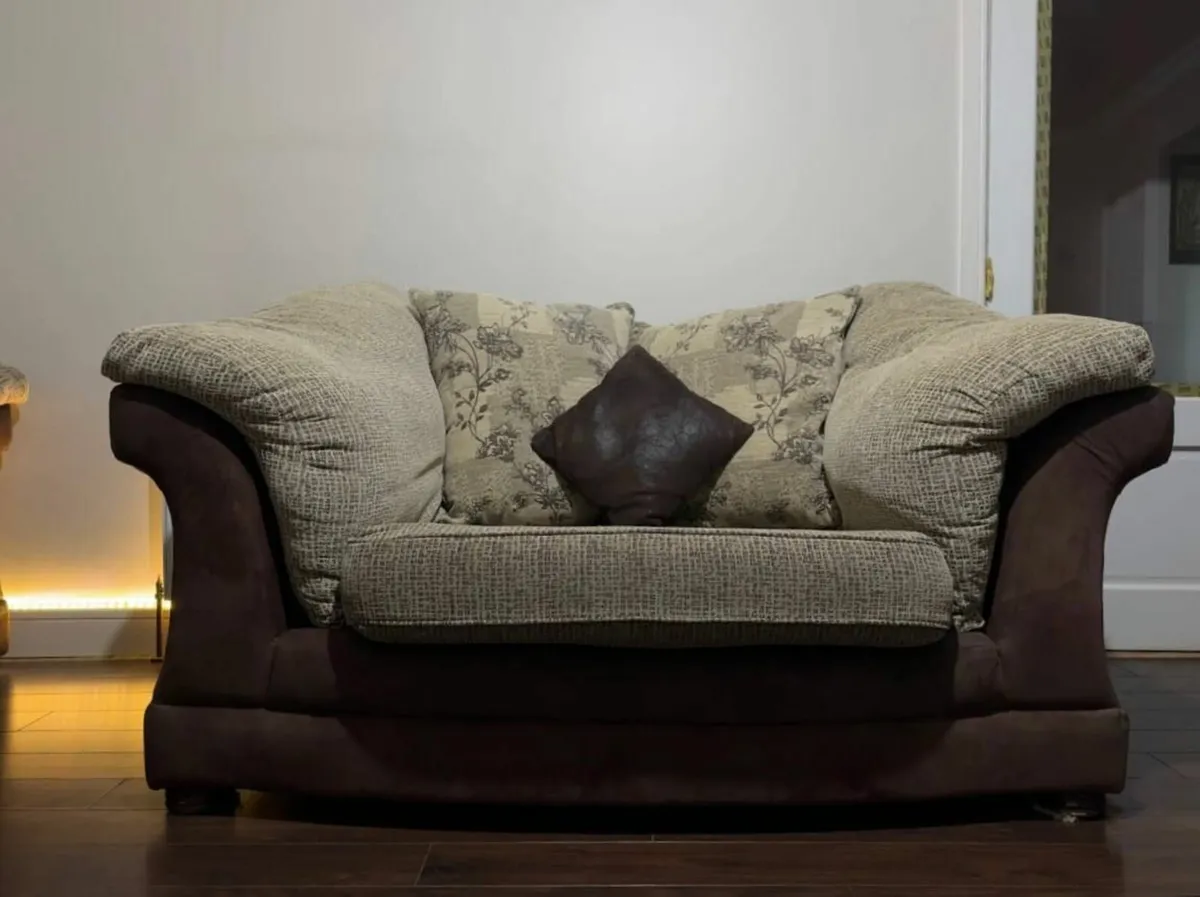 2 Sofas (2-Seaters each) - Image 4