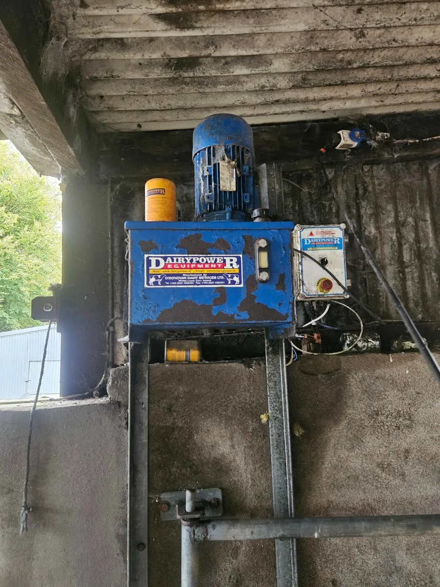 Hydraulic scraper - Image 1
