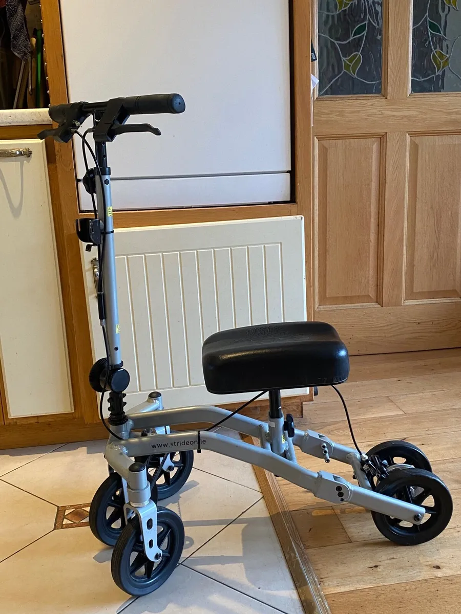 Knee-Scooter/Walker, folding - Image 1