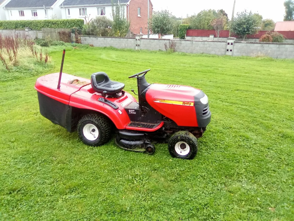Rally ride on lawnmower - Image 1