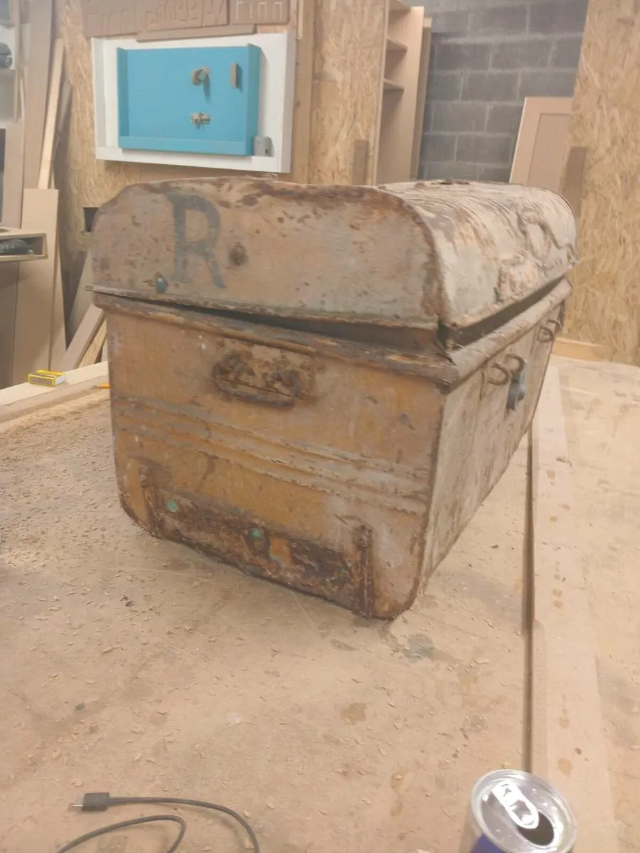 Antique chest - Image 2