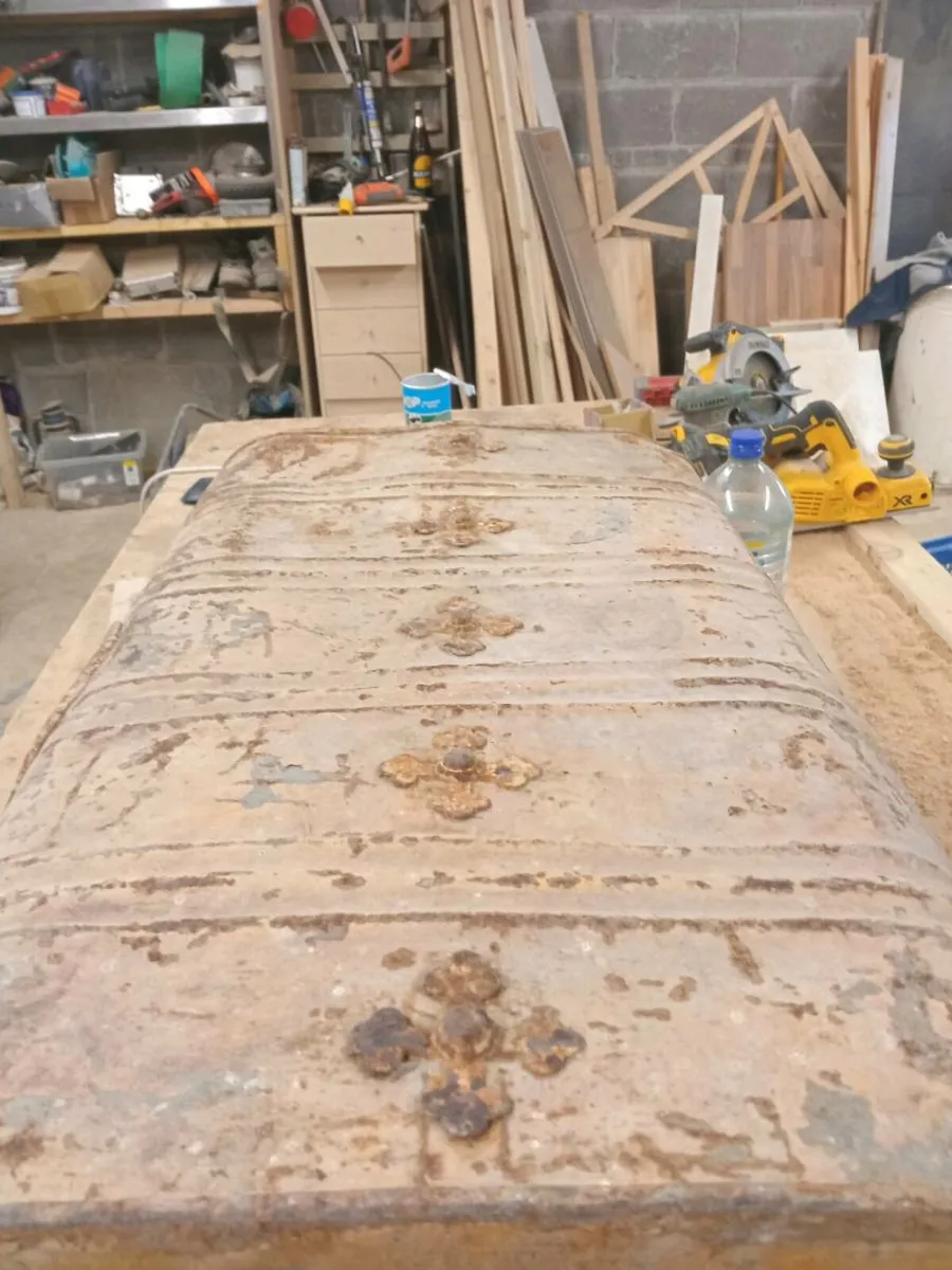Antique chest - Image 3
