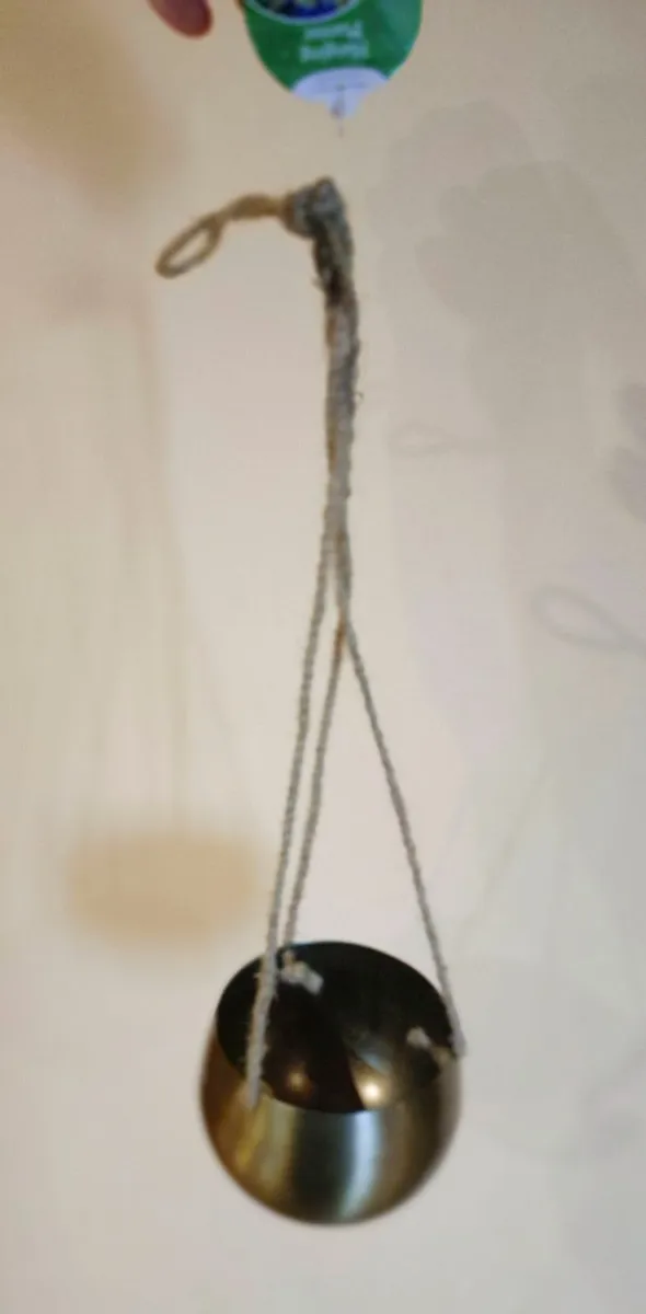 HANGING METAL PLANT POT (NEW). - Image 2