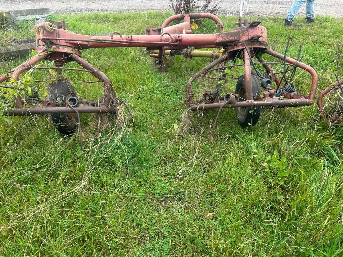 Two hay bobs - Image 2
