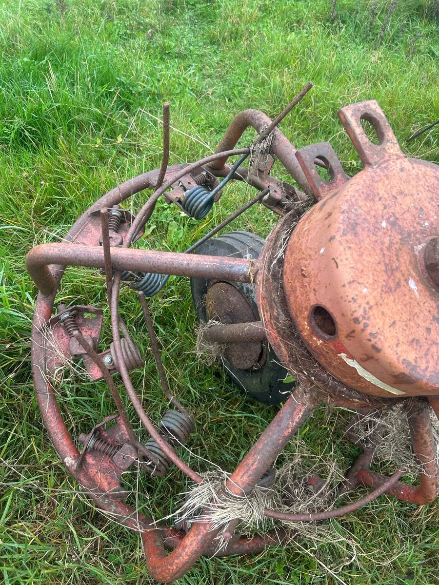 Two hay bobs - Image 3