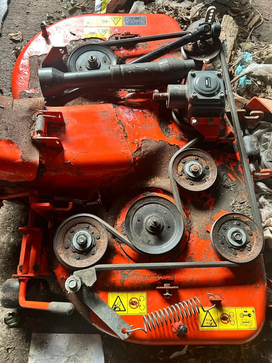 Used Kubota 42in complete lawnmower deck for parts - Image 1