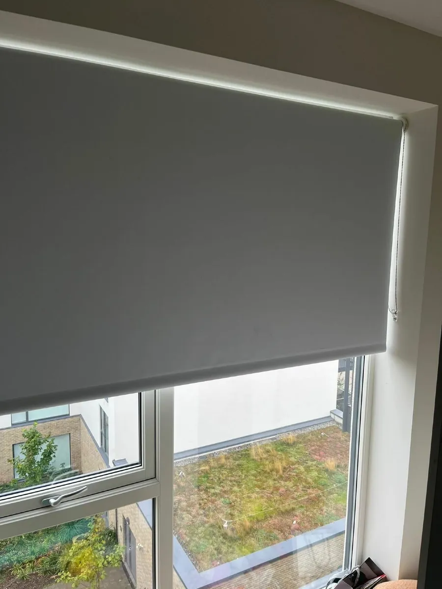 Roller blinds free delivery - Image 1