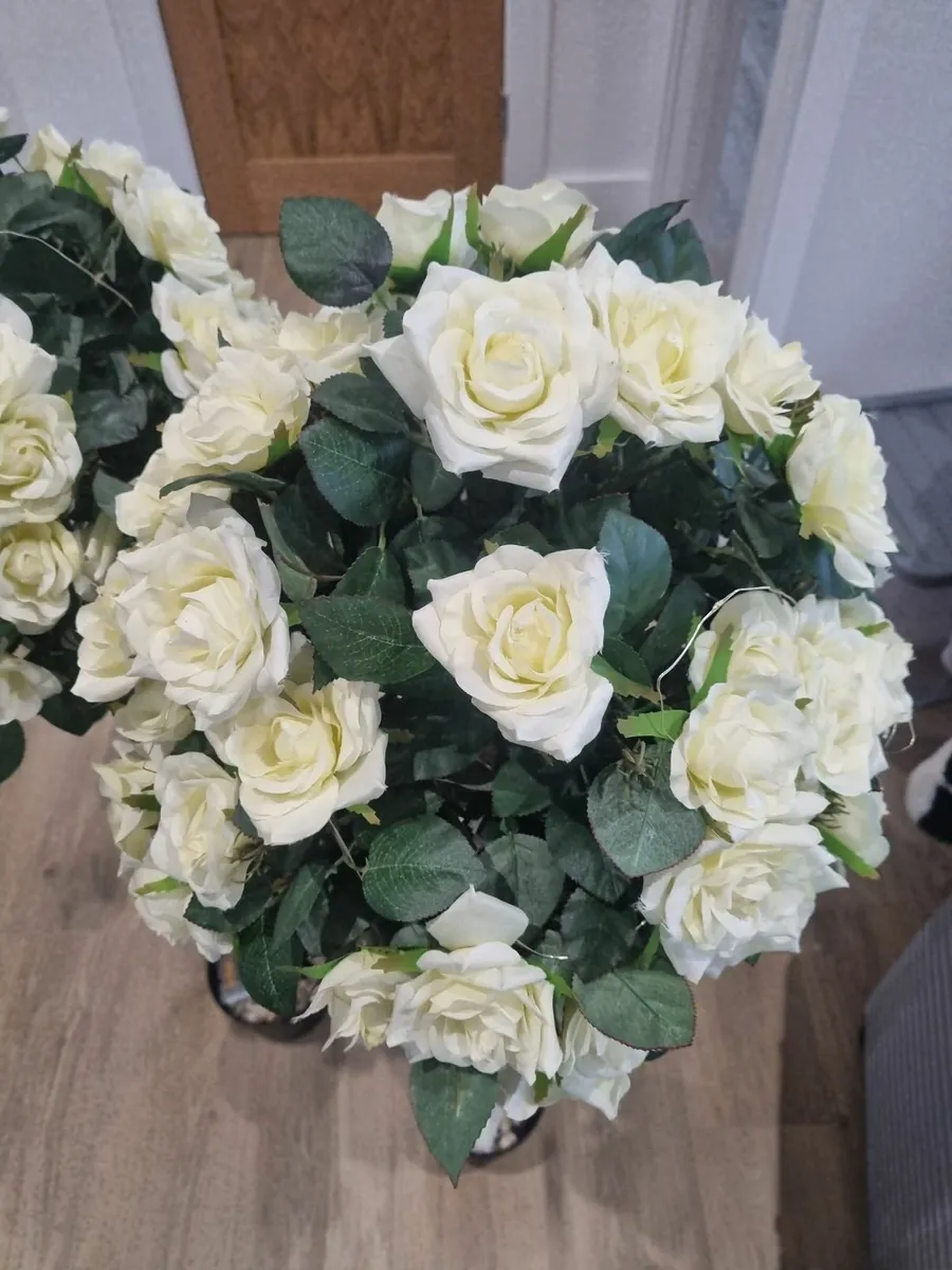 Artificial tree flowers with fairy lights included - Image 3