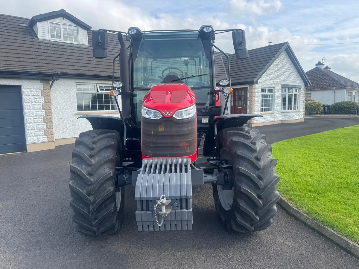 Massey Ferguson 5711M - Image 1