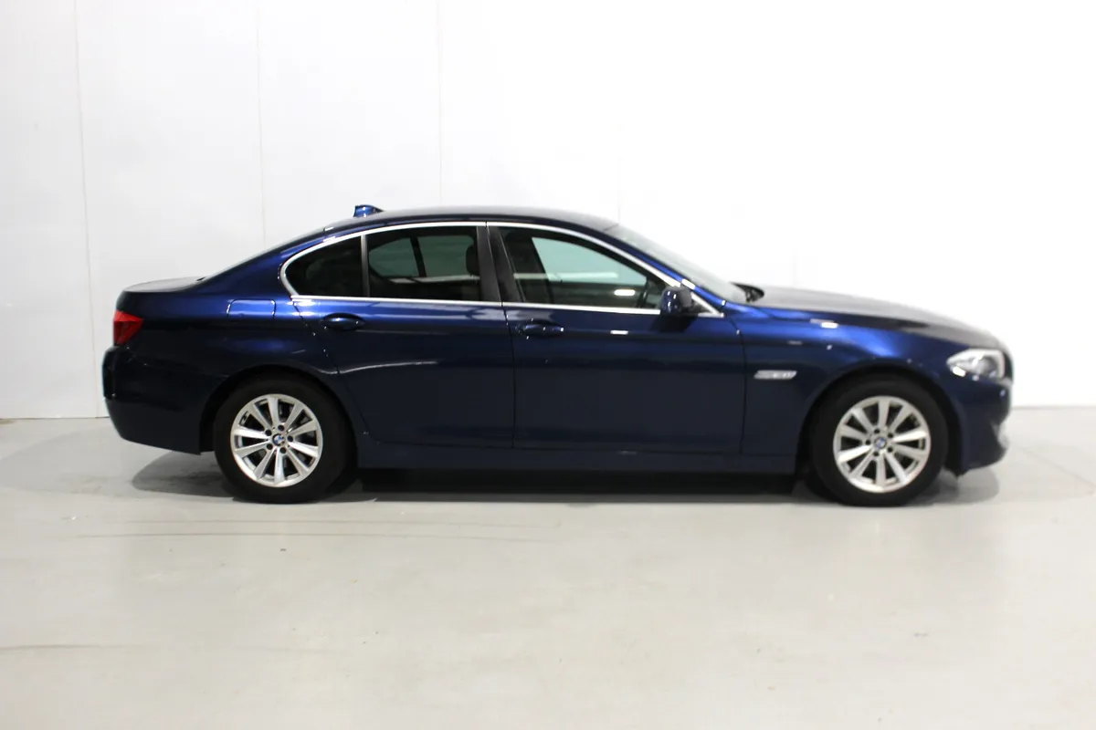 BMW 5-Series 2013 520d se manual. - Image 4