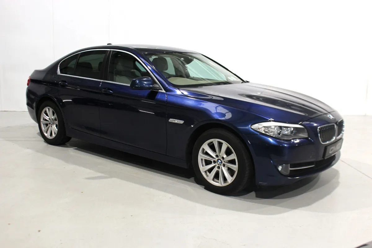 BMW 5-Series 2013 520d se manual. - Image 3