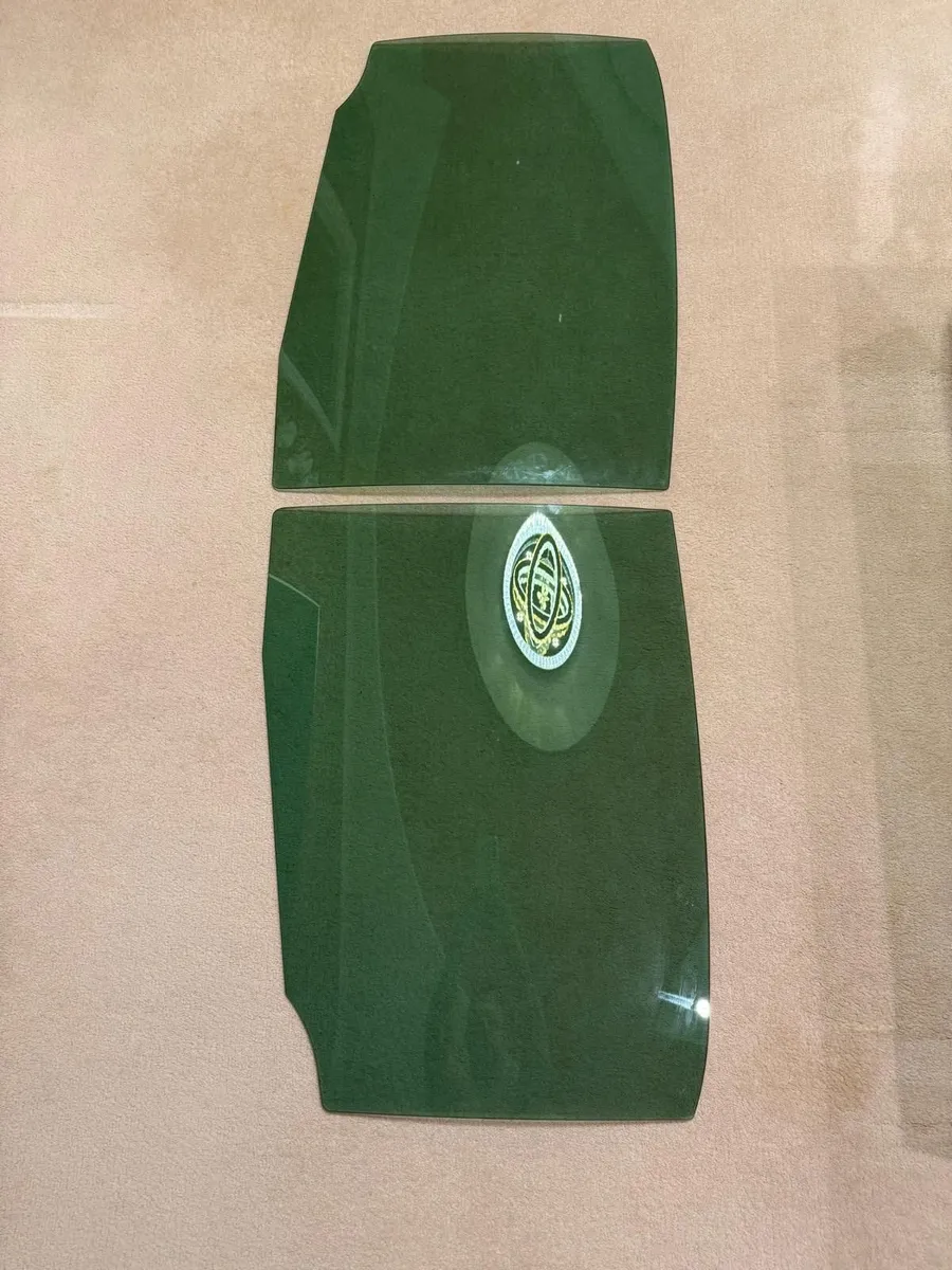 Toyota Camry back Window - Image 1