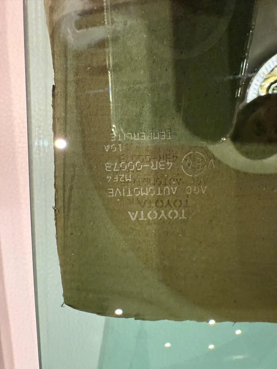 Toyota Camry back Window - Image 3