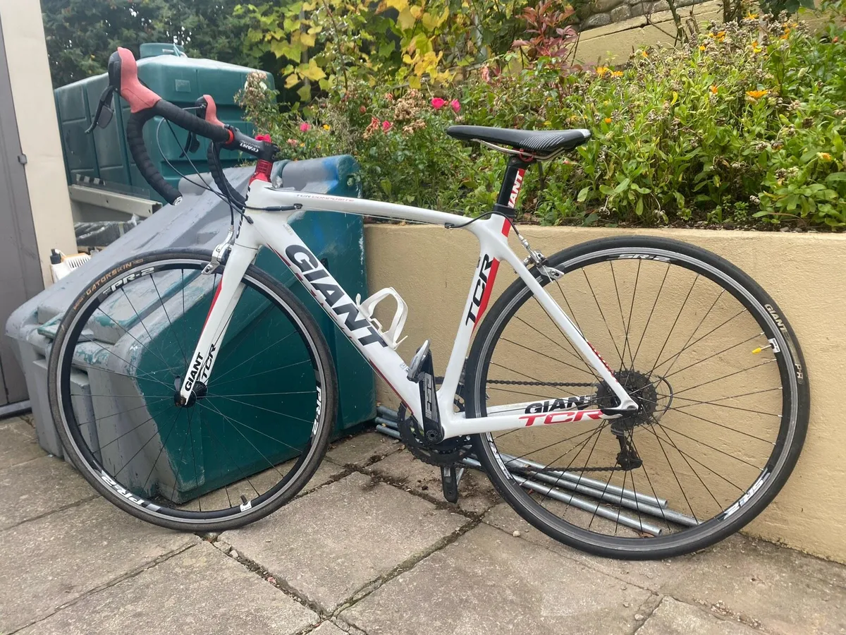 Giant TCR Full Carbon Road Bike - Image 2