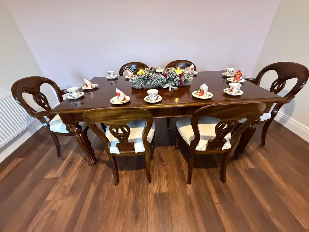 BARGAIN TABLE & CHAIRS - Image 3