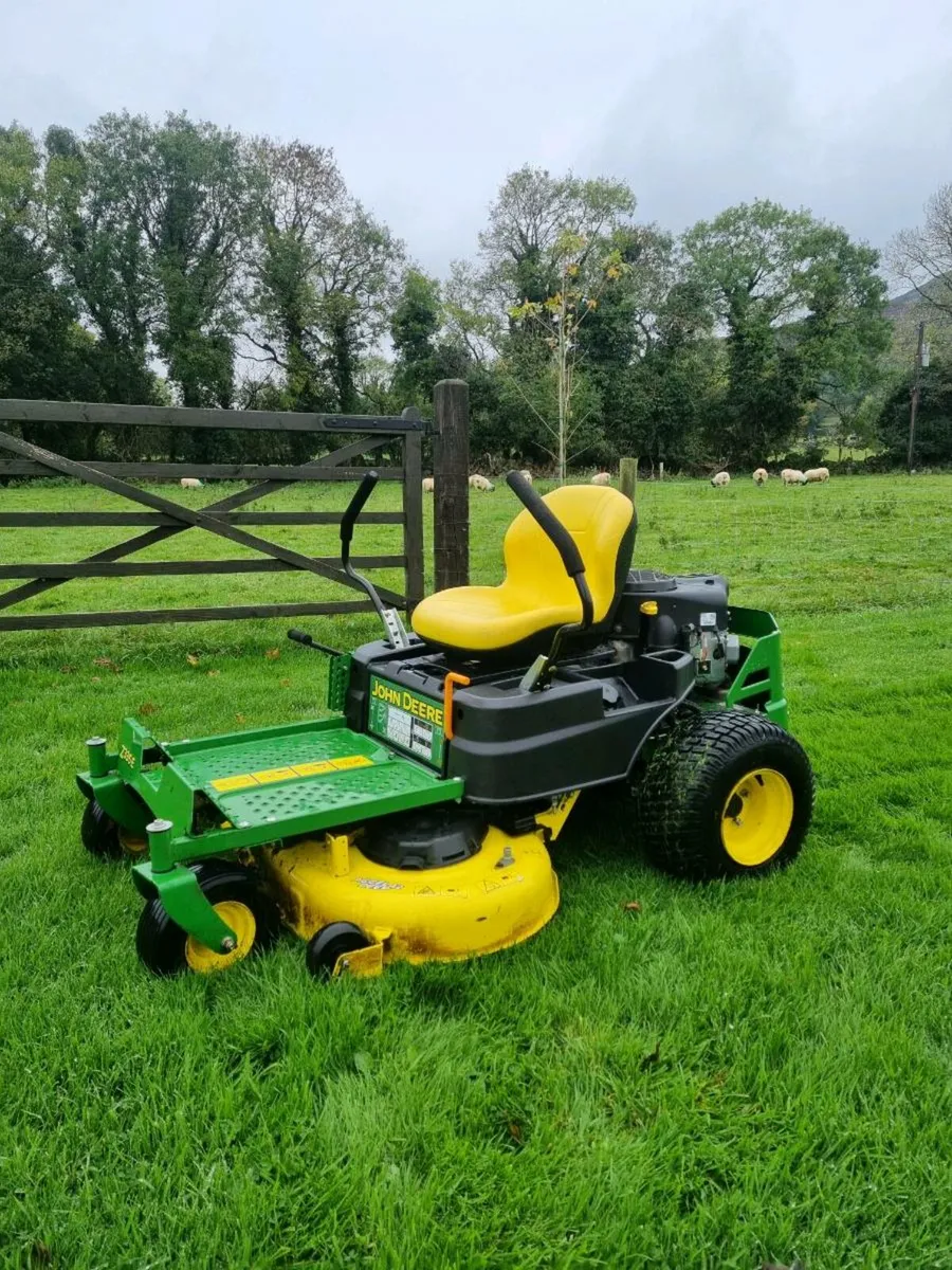 John Deere Z335e Zero Turn Lawnmower - Image 1