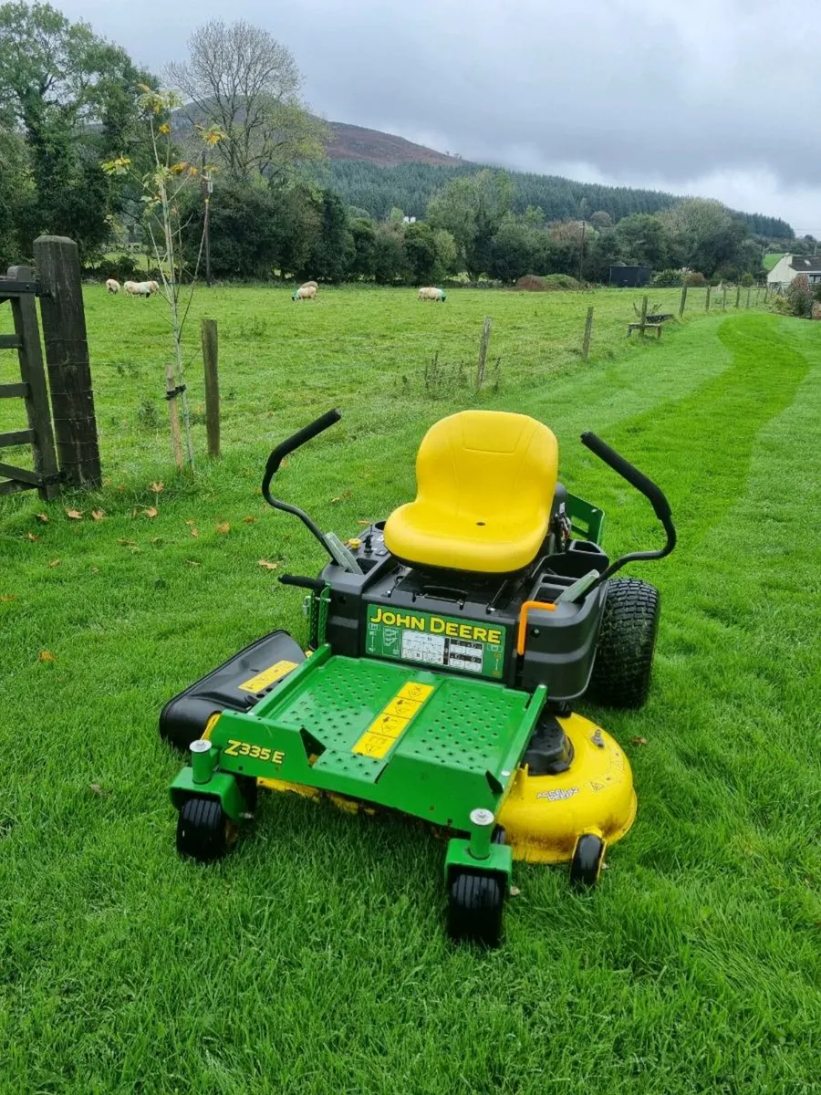 John Deere Z335e Zero Turn Lawnmower - Image 2