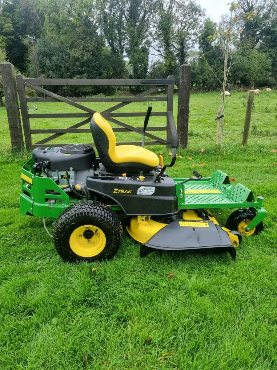 John Deere Z335e Zero Turn Lawnmower - Image 4