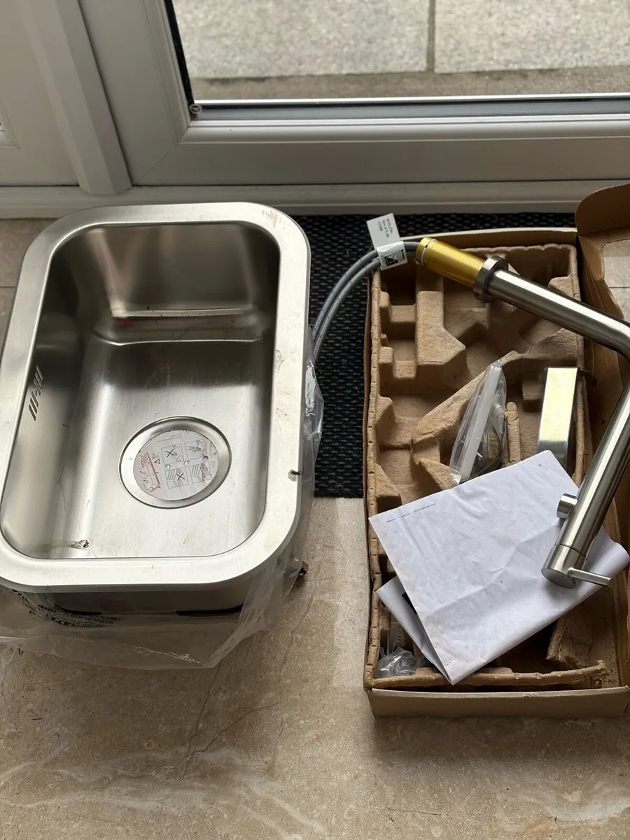 Sink and taps - Image 2