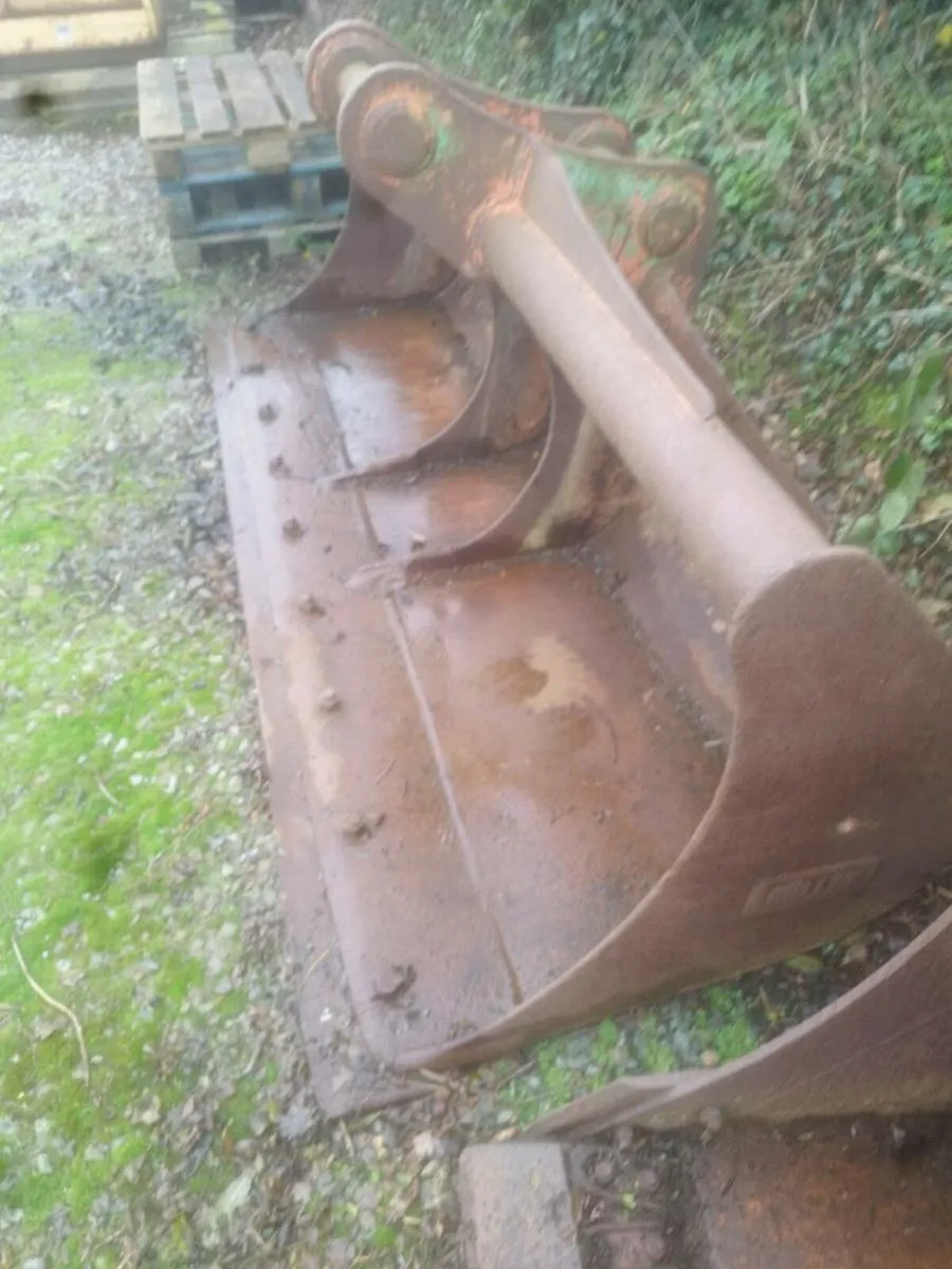 Dagger bucket - Image 1