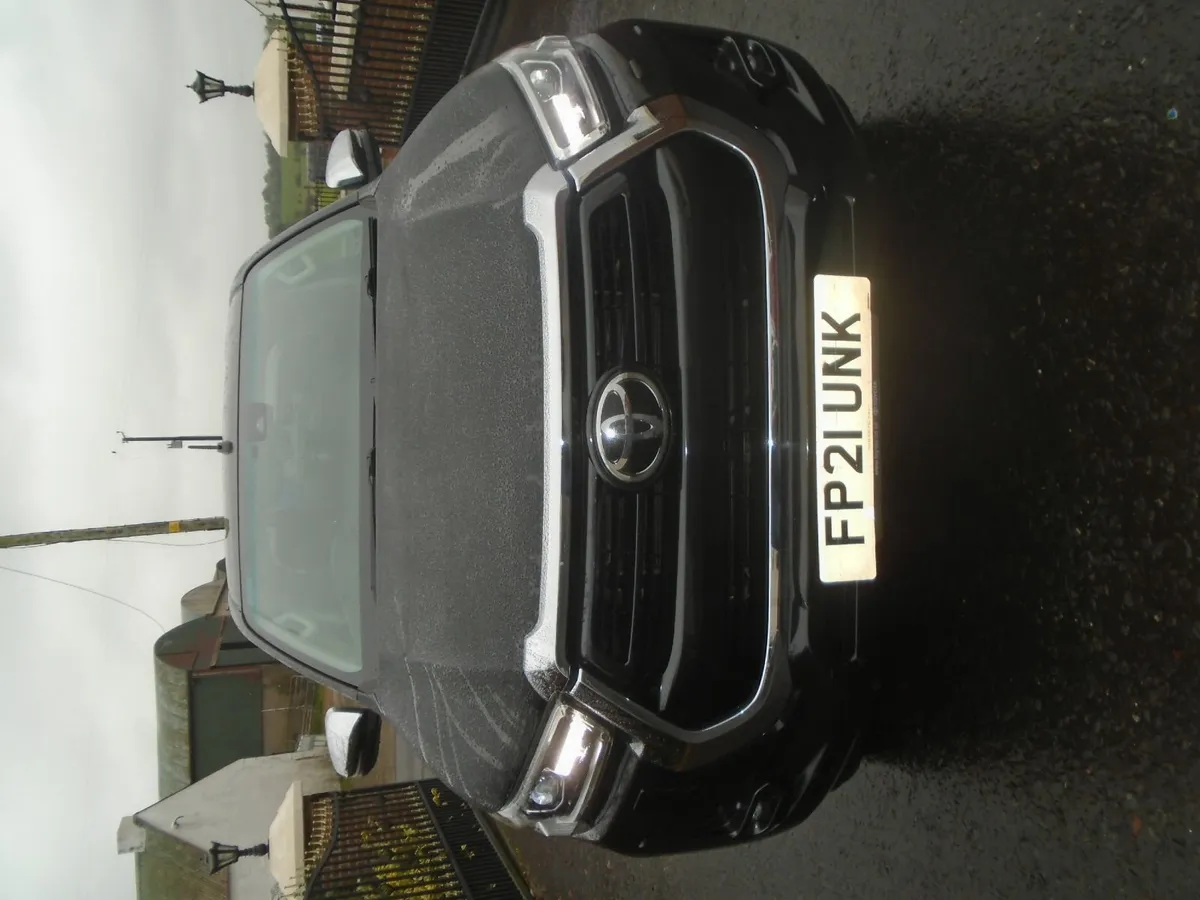 2021 Toyota Hilux 2.8D4D INVINCIBLE AUTOMATIC. - Image 2