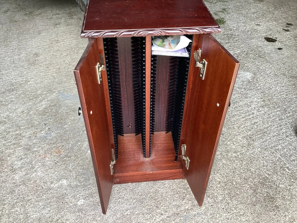 Storage cupboard - Image 1