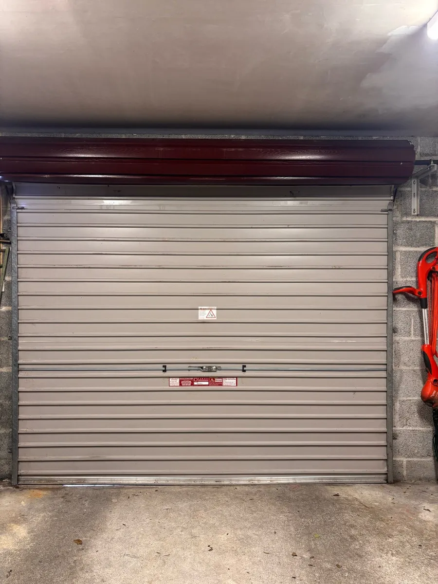 Roller door - Image 2